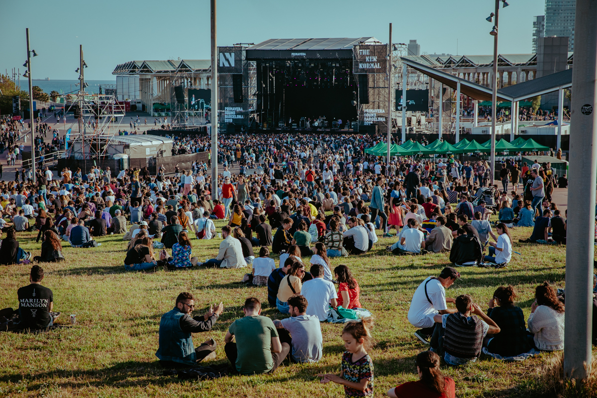 A festival crowd on open ground in Barcelona