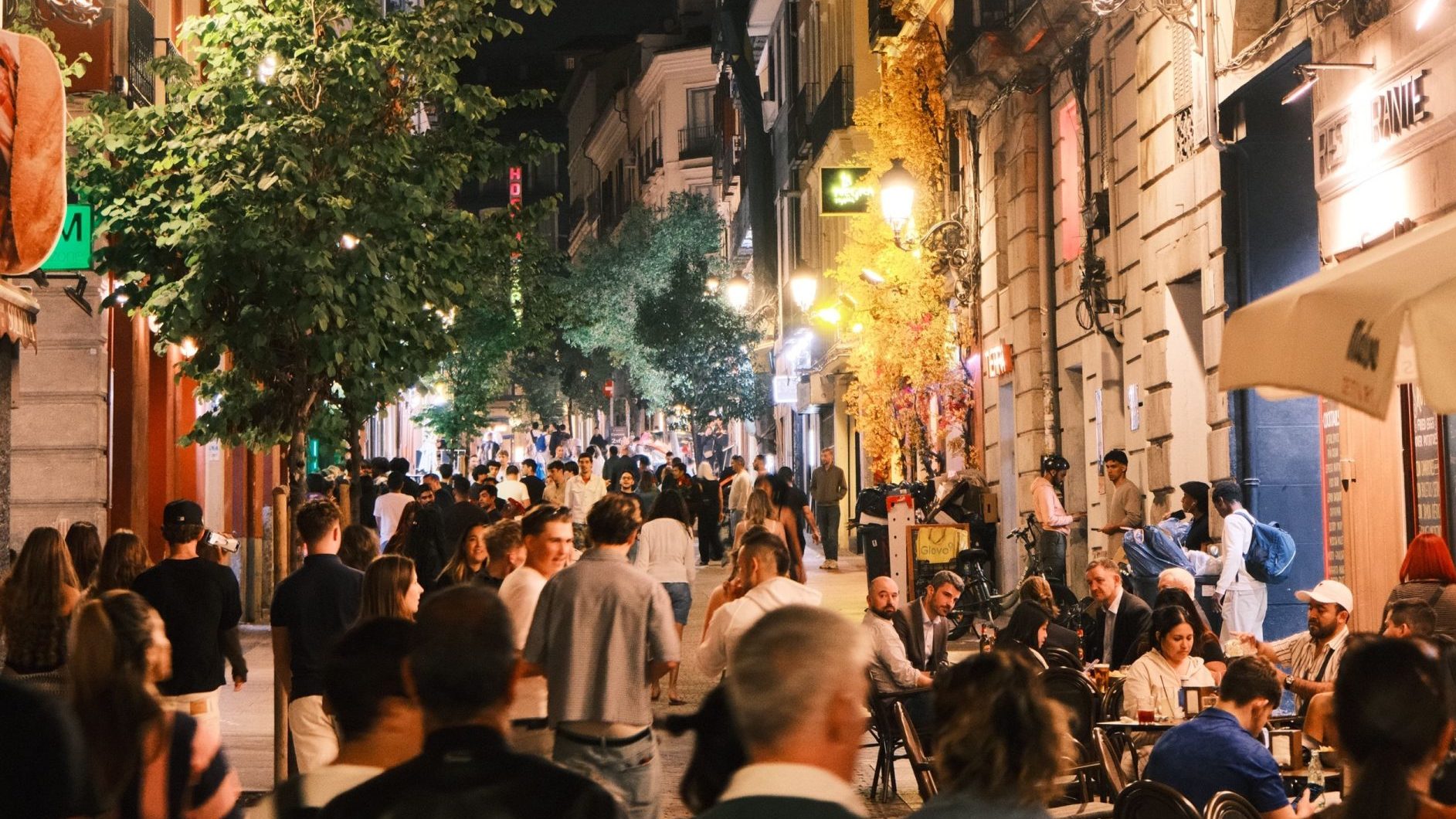 Barcelona Nightlife Guide: How the City Works After Dark