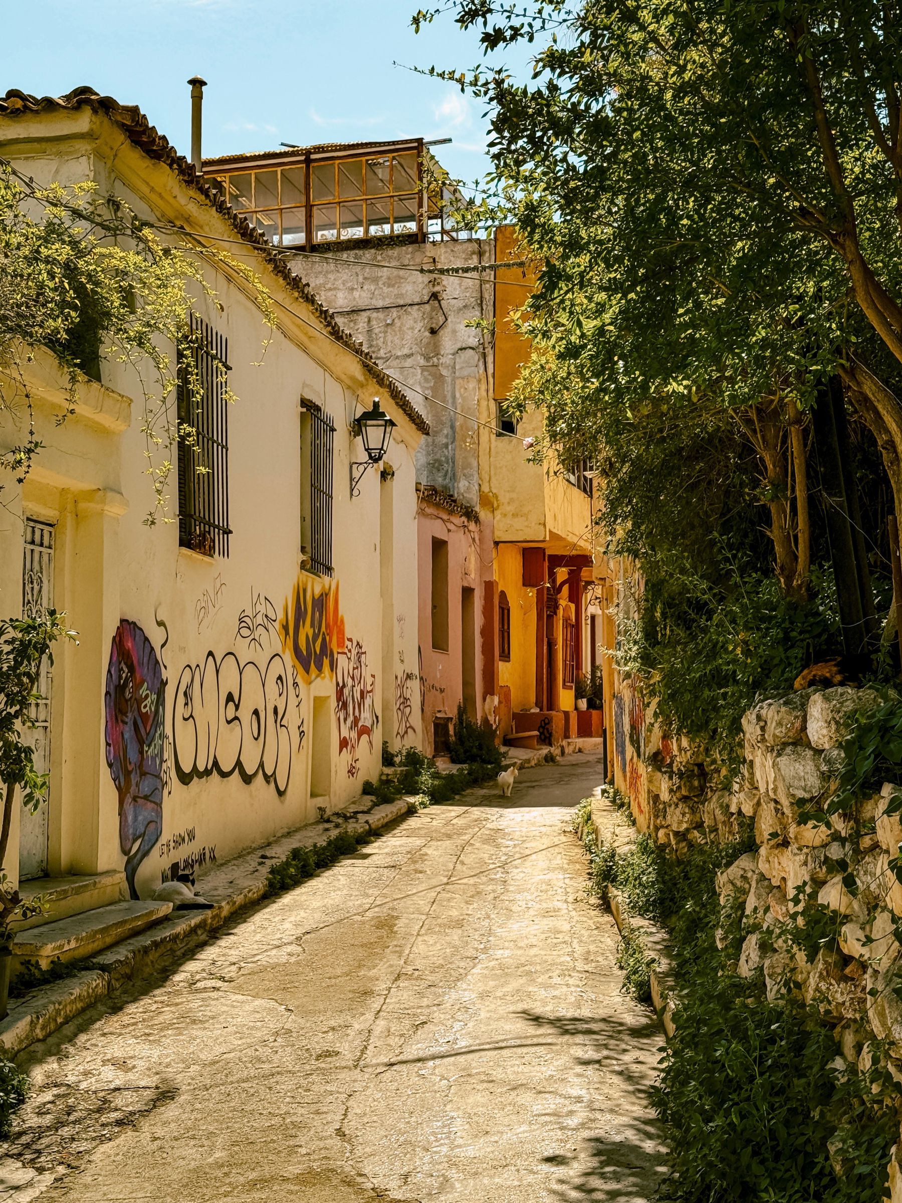Anafiotika: Cycladic houses built into the slope by 19th-century stonemasons.