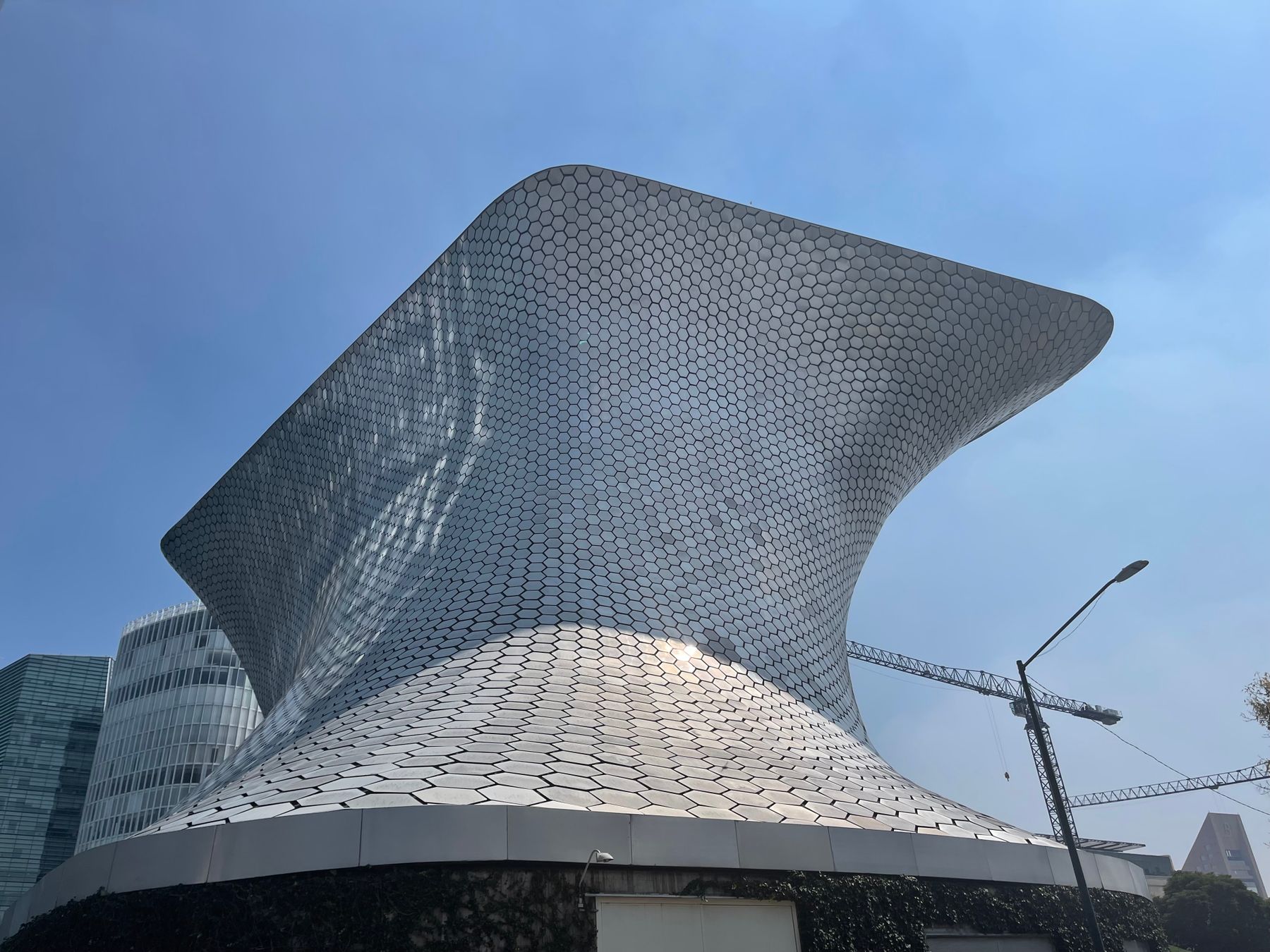 The hexagonal facade of the Museo Soumaya in Polanco, Mexico City, under a clear sky